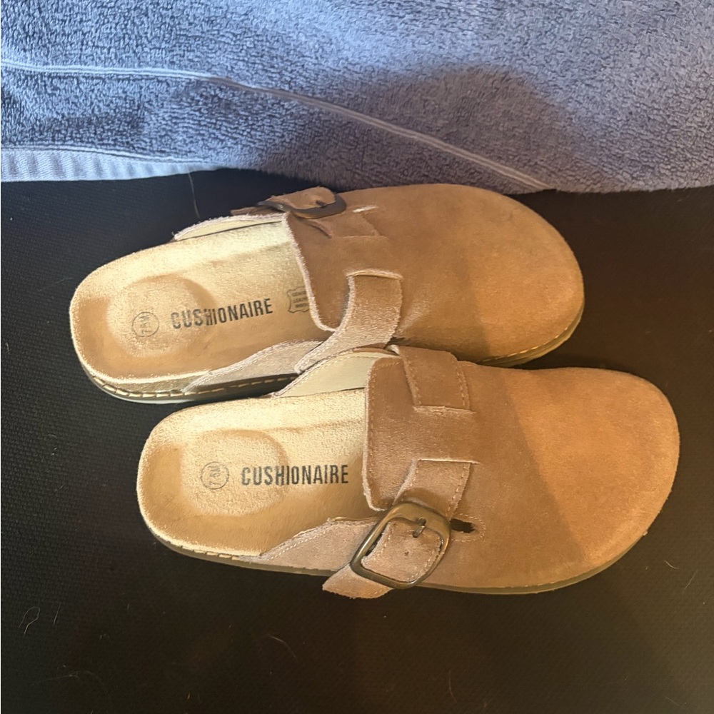 Cushionaire Women's Tan Suede Loafers